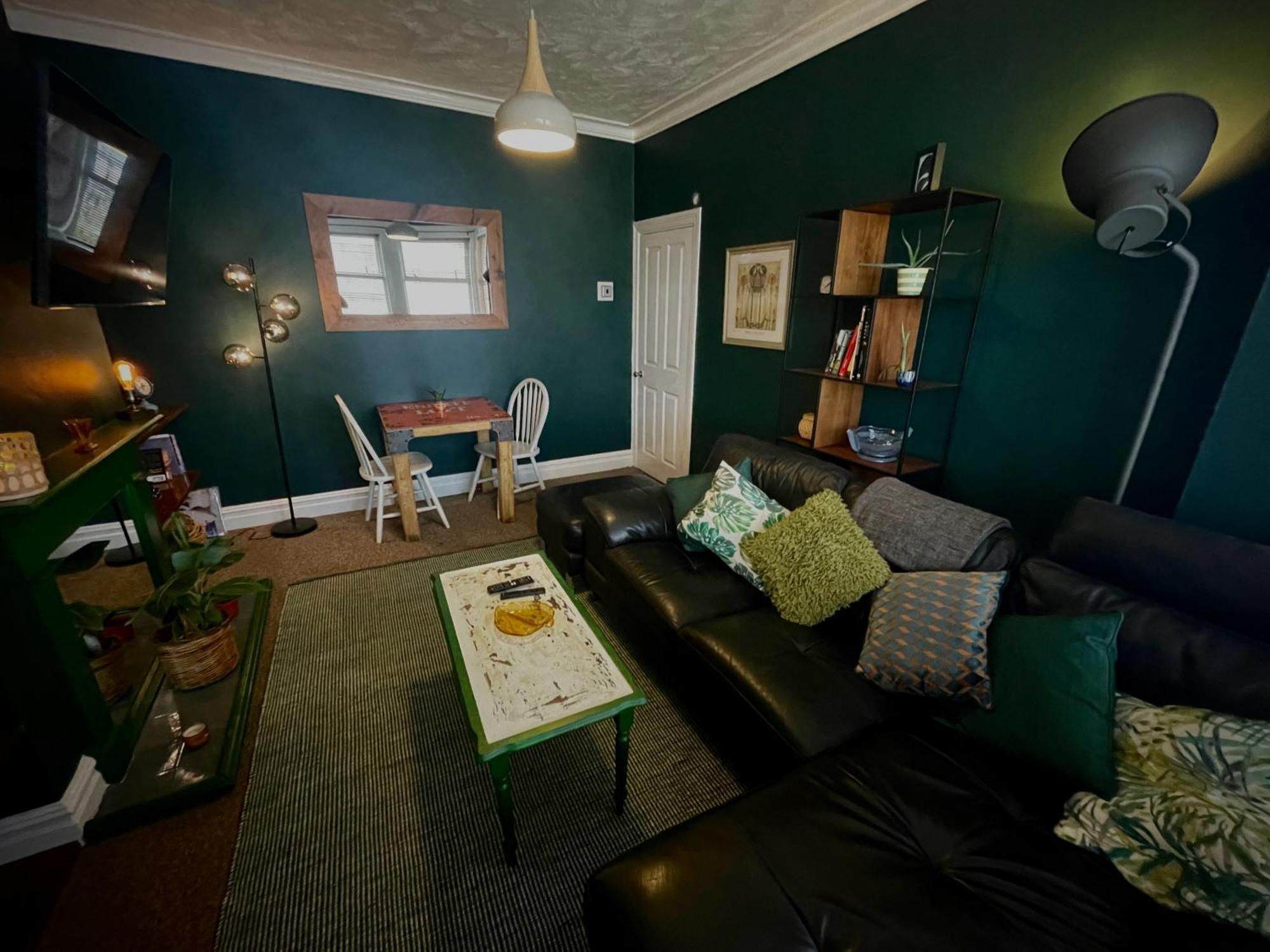 Stylish And Artistic Flat In Southend On Sea Apartment Екстериор снимка